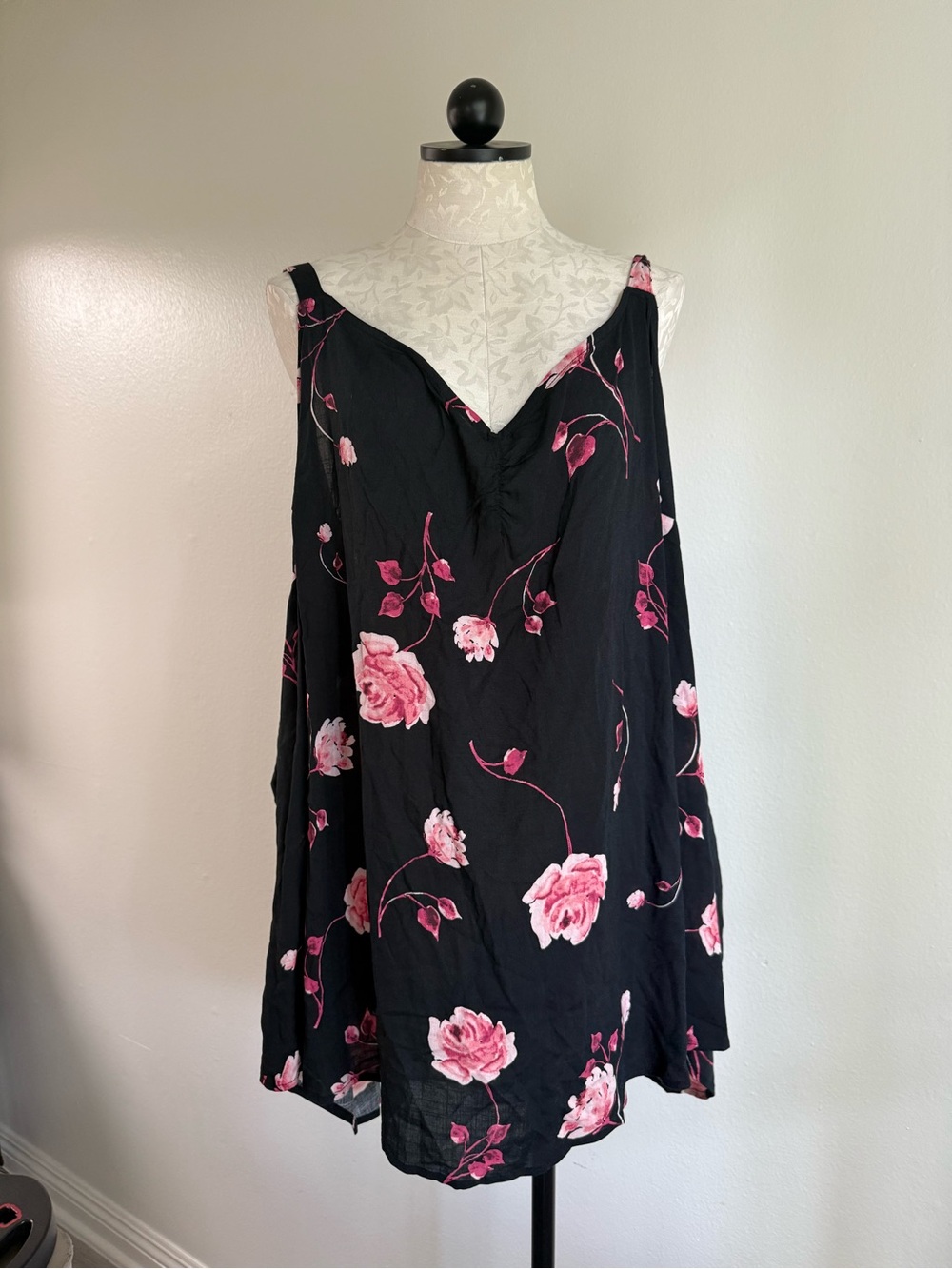 NWT Torrid Ruched Vneck Cami Top Blouse Tank Top Shirt Size 5 5xl Floral Pink